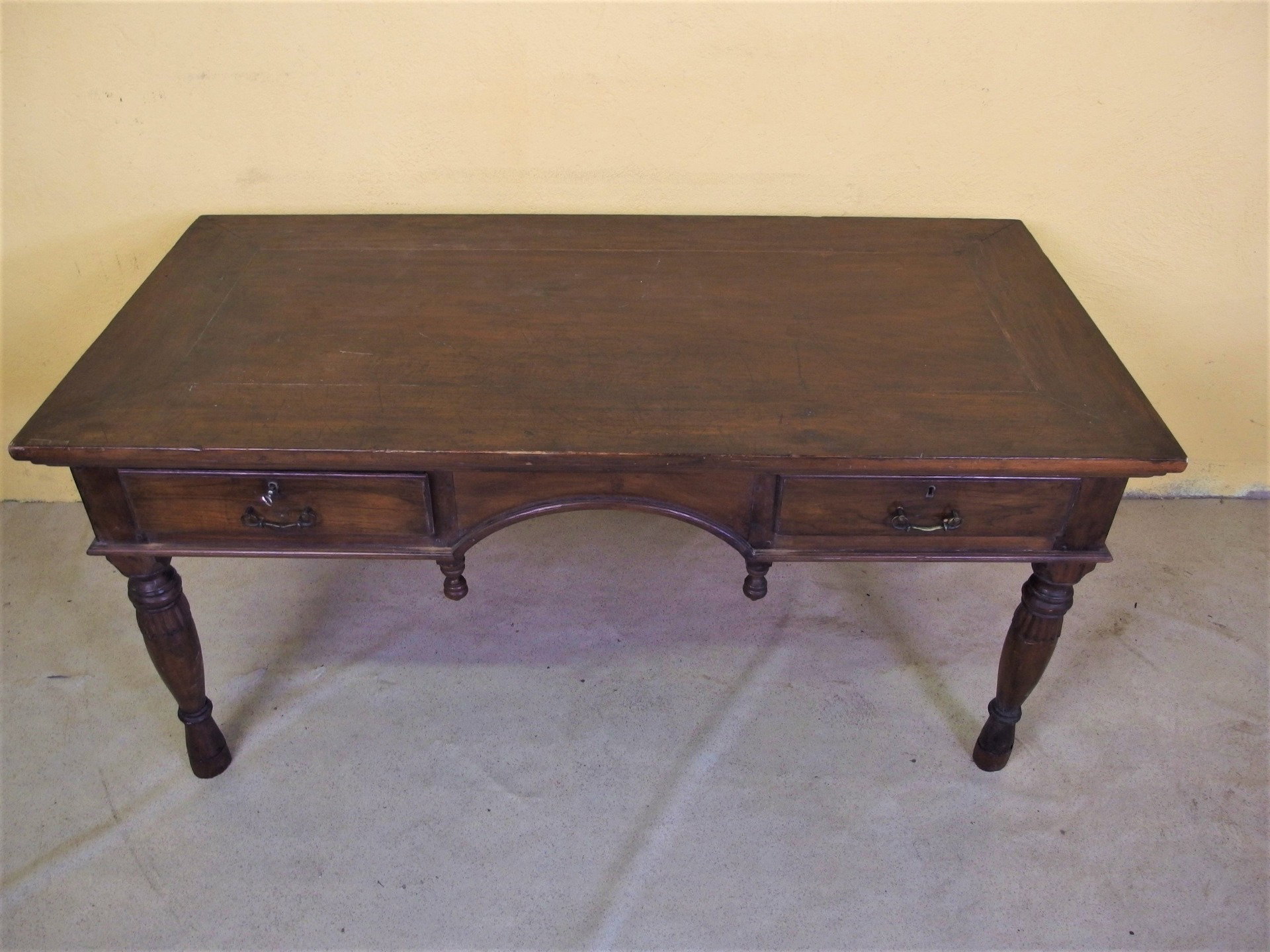 TAVOLO-SCRITTOIO RETTANGOLARE IN NOCE EPOCA 800  cm L164xP81xH79